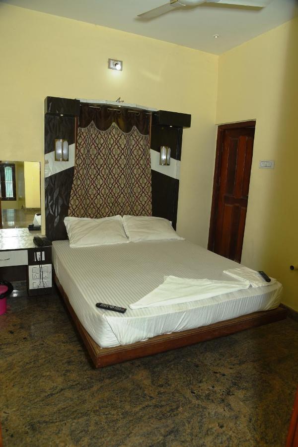 Thiruchendur Stayz Vairavel Residency Тіруччендур Екстер'єр фото