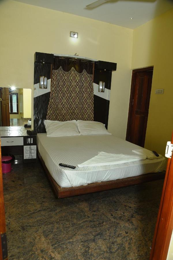 Thiruchendur Stayz Vairavel Residency Тіруччендур Екстер'єр фото