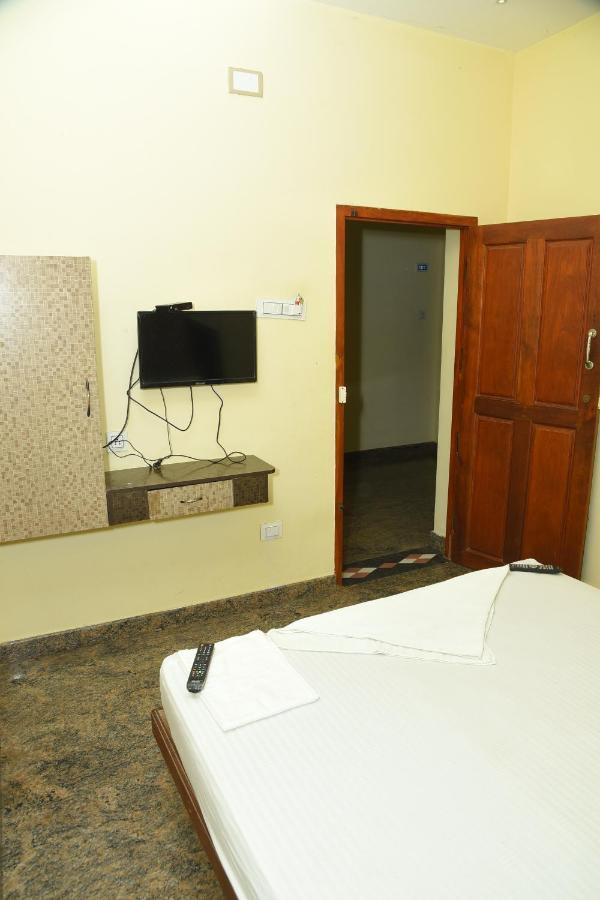 Thiruchendur Stayz Vairavel Residency Тіруччендур Екстер'єр фото